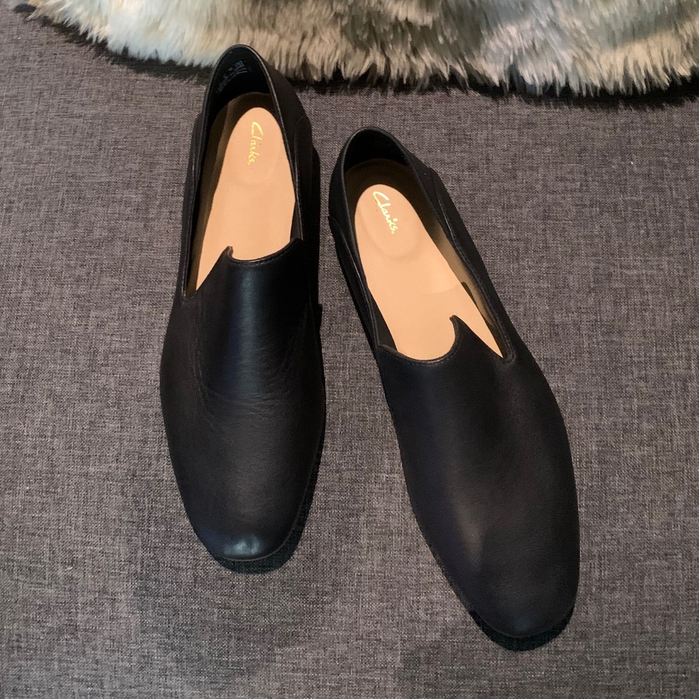 Clarks Minimalist Leather Loafer